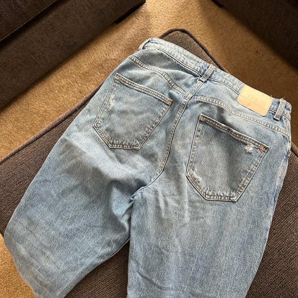 Zara Women's Light Blue Distressed Jeans
